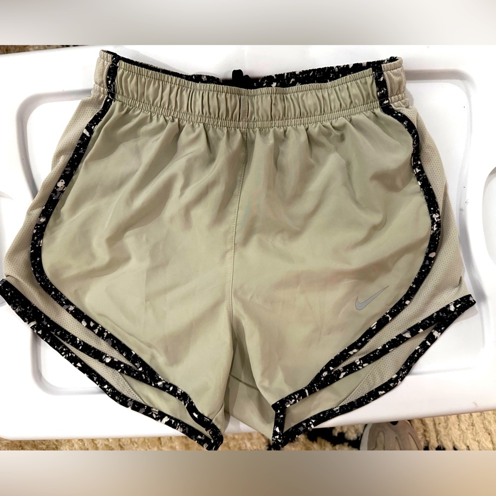 Nike Women’s Dry Fit Short Gray/Khaki and Black Size XSmall